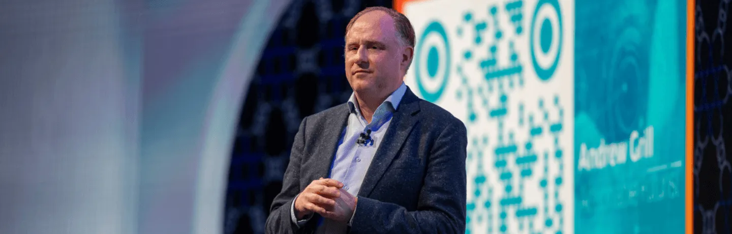 AI Expert Andrew Grill on stage in Dubai for the Discover Global Network partner conference speaking about AI