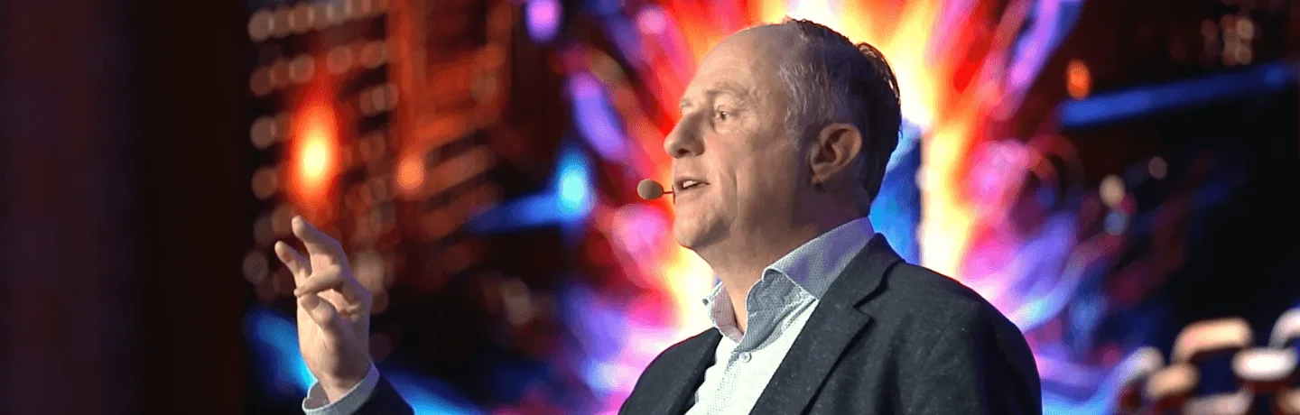 AI Expert Andrew Grill on stage in Warsaw for the Galien Foundation speaking on the topic "Solving the AI puzzle for healthcare"