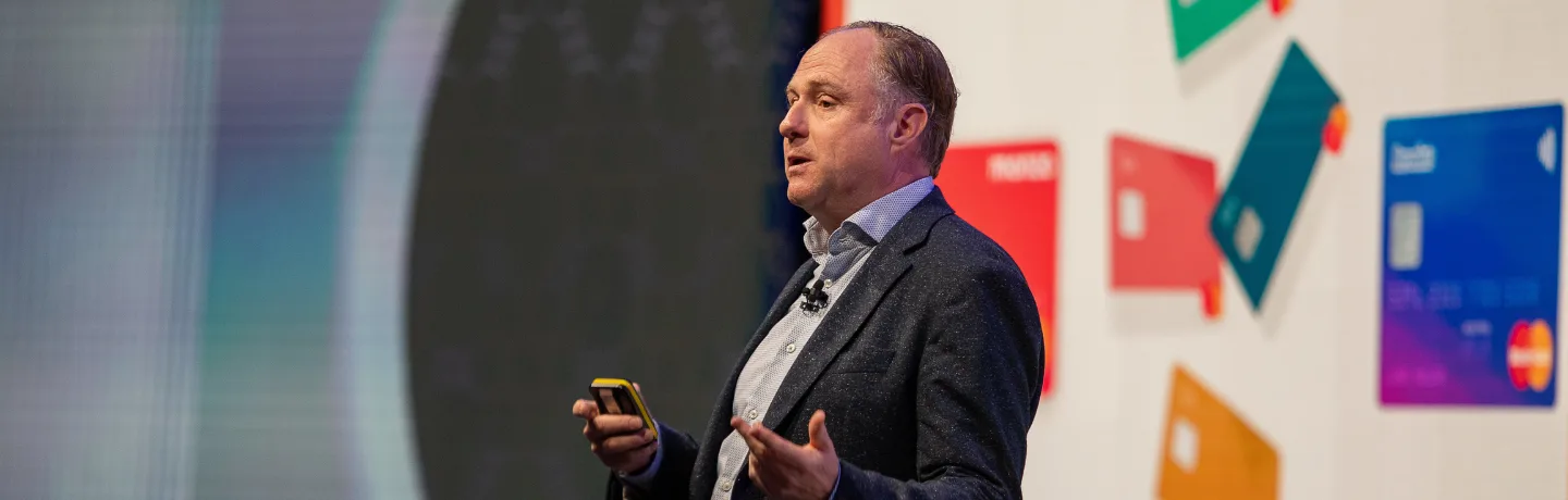 AI Expert Andrew Grill on stage in Dubai for Discover Global Network